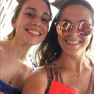 Meet your Posher, Liz